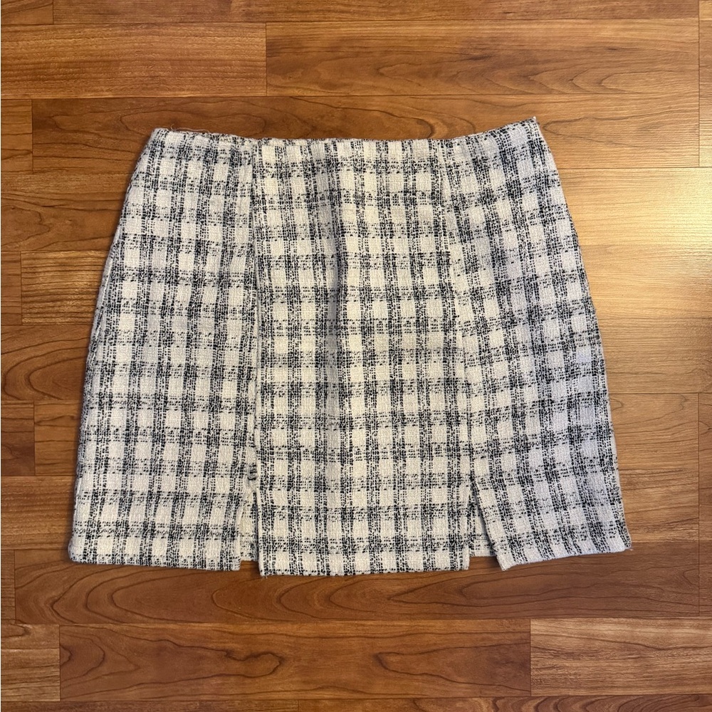 Francesca’s Blue Rain Checkered/Houndstooth Mini Skirt with two slits